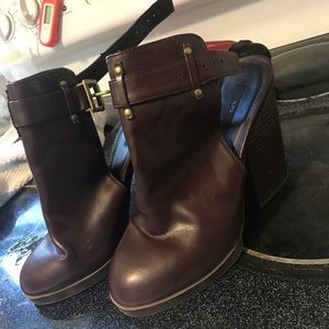 Open heeled clogs